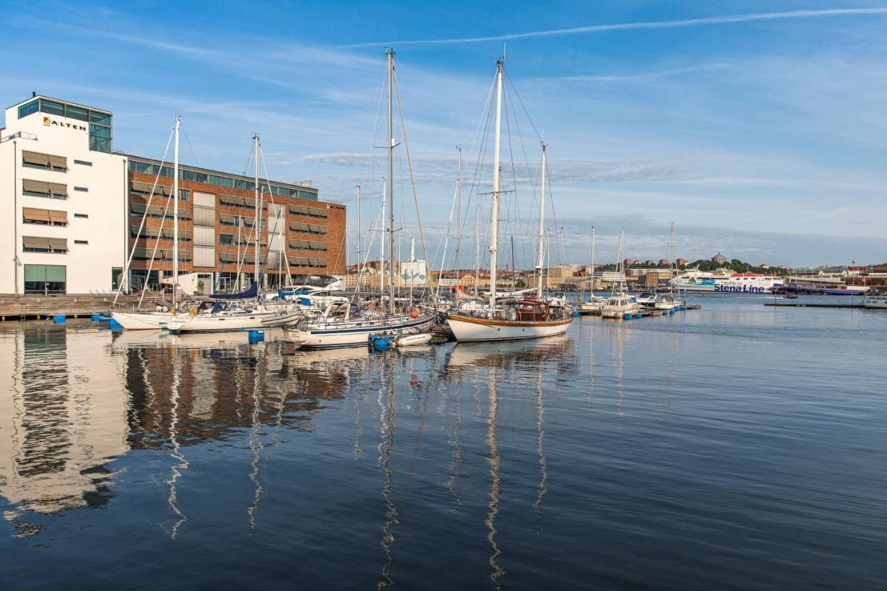 Hotel Radisson Blu Riverside 4*